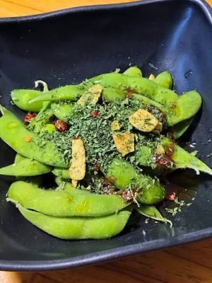 枝豆にアレかけたら激うま　発想に「秒でなくなる」「止まらん」