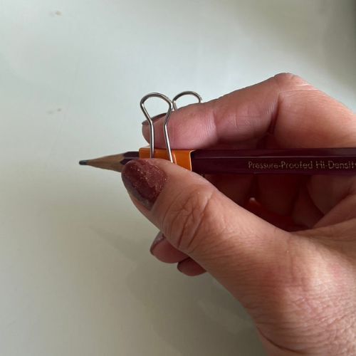 ダブルクリップをそう使うとは…　活用法に「便利」「いい考え」