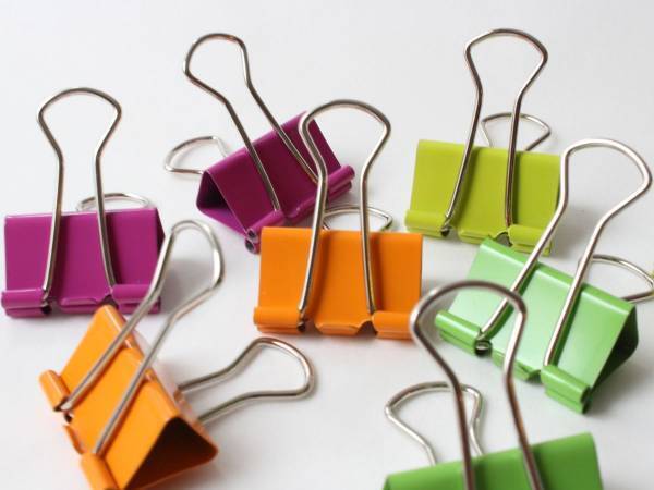 ダブルクリップをそう使うとは…　活用法に「便利」「いい考え」