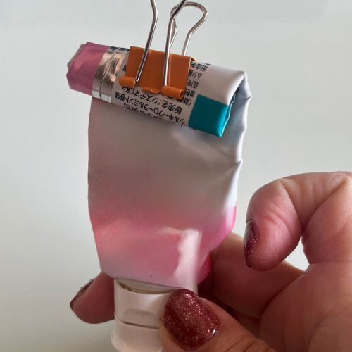 ダブルクリップをそう使うとは…　活用法に「便利」「いい考え」