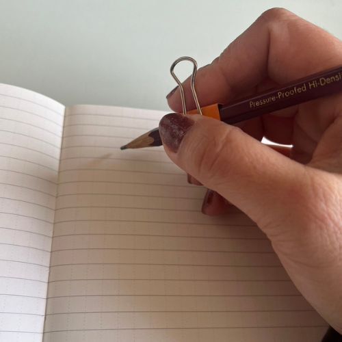 ダブルクリップをそう使うとは…　活用法に「便利」「いい考え」