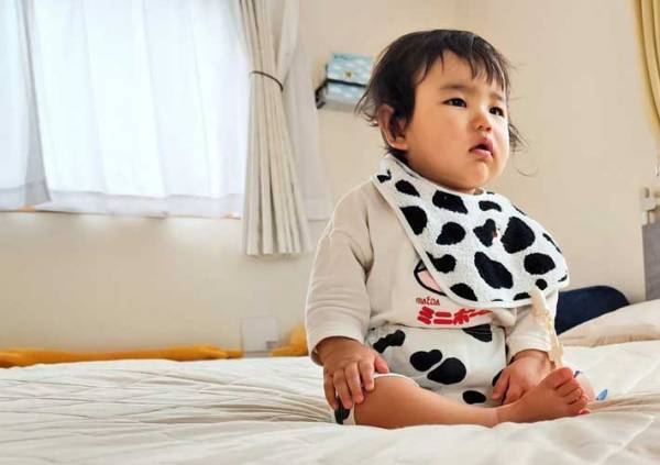 寝ていた息子が急に起床…　理由に「爆笑」「この子は絶対に大きくなる」