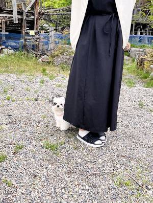 ドッグランでビビる犬　犬見知りした結果…「吹いた」「人間の子供かな？」