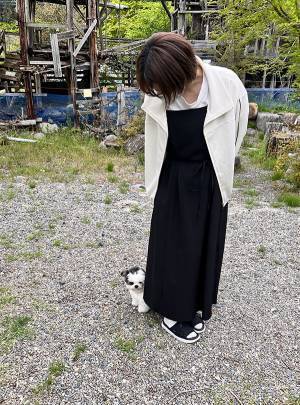 ドッグランでビビる犬　犬見知りした結果…「吹いた」「人間の子供かな？」