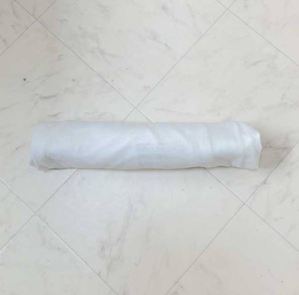 Tシャツはこうたたむ！　小さくまとめる『ロールケーキ方式』が便利