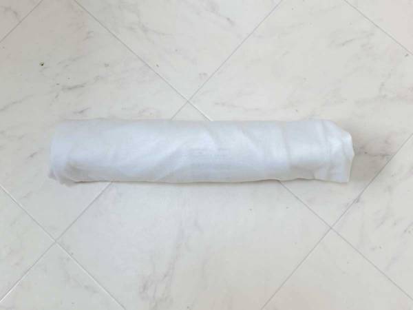 Tシャツはこうたたむ！　小さくまとめる『ロールケーキ方式』が便利