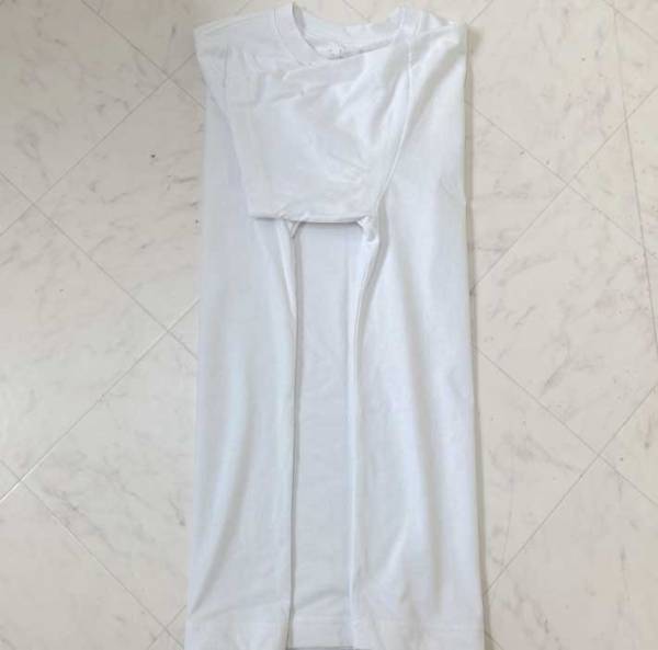 Tシャツはこうたたむ！　小さくまとめる『ロールケーキ方式』が便利