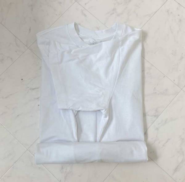 Tシャツはこうたたむ！　小さくまとめる『ロールケーキ方式』が便利