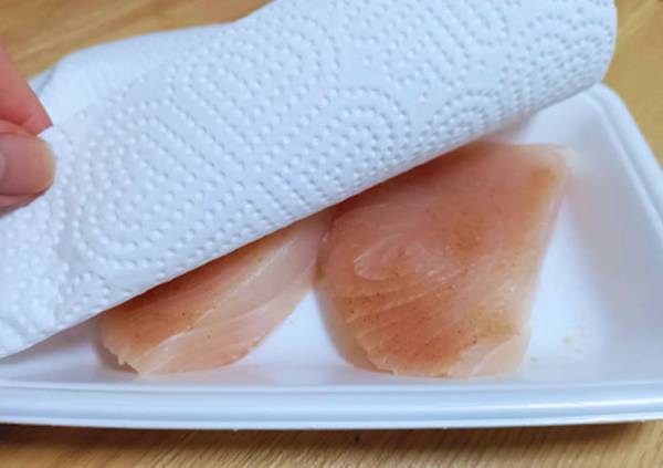 焼くとパサつく魚　アレに浸けるだけで…「この発想はなかった」