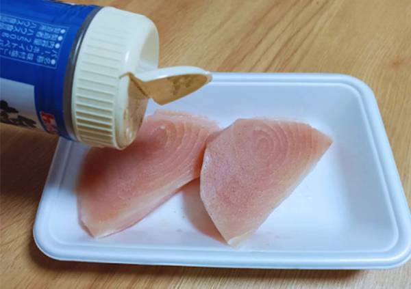 焼くとパサつく魚　アレに浸けるだけで…「この発想はなかった」