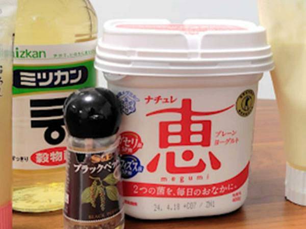 シーザードレッシングがない！　そんな時は冷蔵庫の『アレ』で作れるって知ってた？