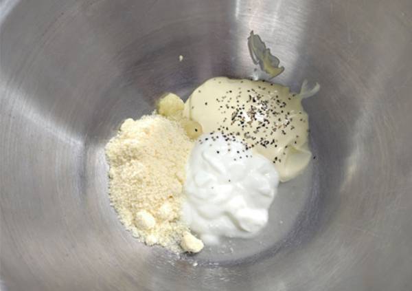 シーザードレッシングがない！　そんな時は冷蔵庫の『アレ』で作れるって知ってた？