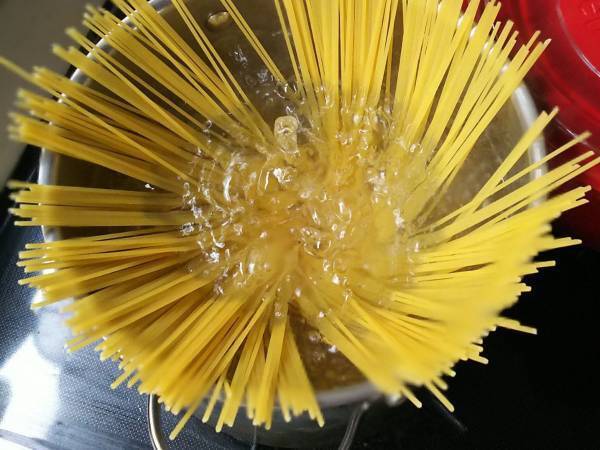 白だしを使ってカルボナーラを作ってみると…　クオリティに「旦那も絶賛」