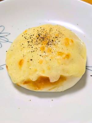 肉まんにスライスチーズを乗せるだけ　レシピに「この発想はなかった」