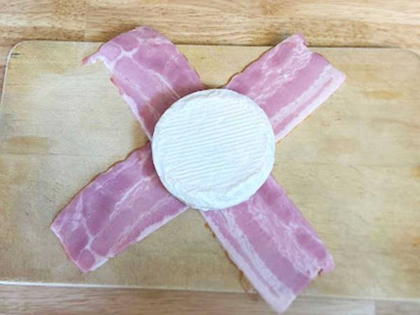 『白いアレ』をベーコンで包むと？　完成した一品に「これさえあればいい」