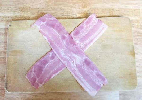 『白いアレ』をベーコンで包むと？　完成した一品に「これさえあればいい」