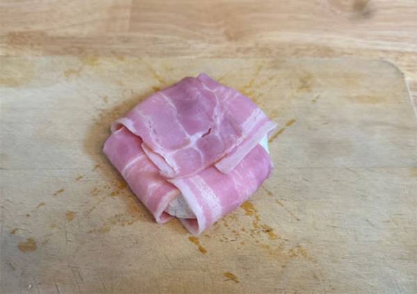 『白いアレ』をベーコンで包むと？　完成した一品に「これさえあればいい」