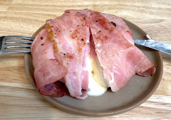 『白いアレ』をベーコンで包むと？　完成した一品に「これさえあればいい」