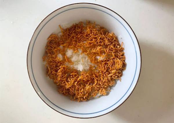 『チキンラーメン』を粉々にして…？　日清のレシピに「ずっとこれかも」