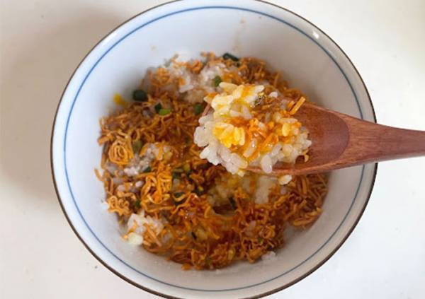 『チキンラーメン』を粉々にして…？　日清のレシピに「ずっとこれかも」