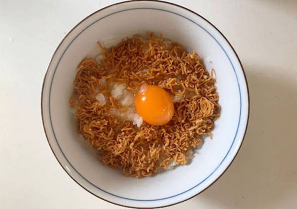 『チキンラーメン』を粉々にして…？　日清のレシピに「ずっとこれかも」