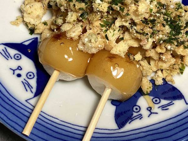 みたらし団子の食べ方に「びっくり」　上からかけたのは…？