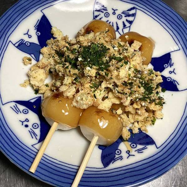 みたらし団子の食べ方に「びっくり」　上からかけたのは…？