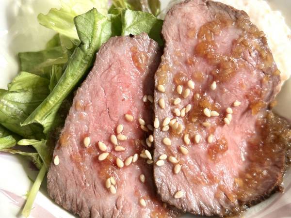 電子レンジでローストビーフが？　誰でもできるレシピに「やる気満々」