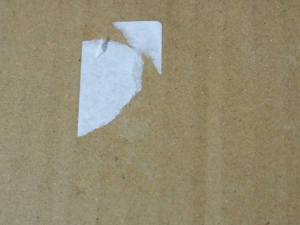 シール跡がベタベタ…　ハウスクリーニング会社の解決策に「意外に簡単」