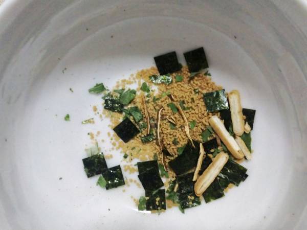 お吸い物の素をマグカップに入れて…　レンチン後の姿に「天才だわ」「早速試す」