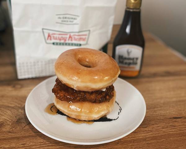 ケンタッキーを○○で挟んだら？　罪深い食べ方に「これやべぇな」「天才」