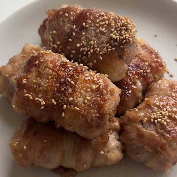 肉巻きおにぎりに『アレ』を入れる！　レシピに「無限に食べられる」「弁当に入れます！」