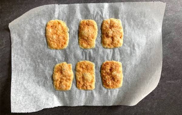 トーストに乗せる以外の『スライスチーズ』の食べ方に「間違いない！」