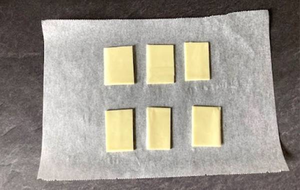 トーストに乗せる以外の『スライスチーズ』の食べ方に「間違いない！」