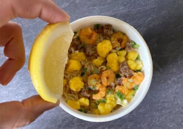 『カップヌードル』にアレを入れると…　日清の公式アレンジで「スープ飲み干した」