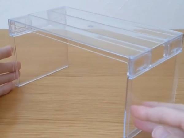 冷蔵庫がごちゃごちゃ…　１００均アイテムを使った収納術に「早速やります」