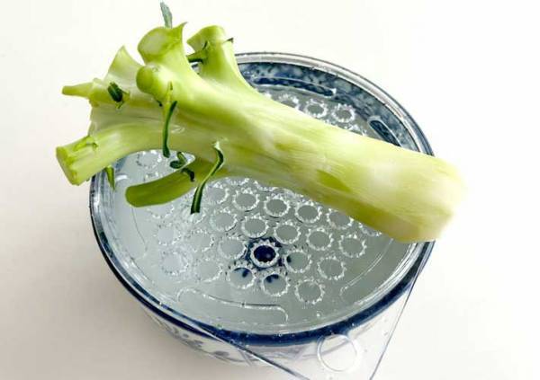 ブロッコリーの茎、すりおろして和えると？　「やってみる」「おいしそう」