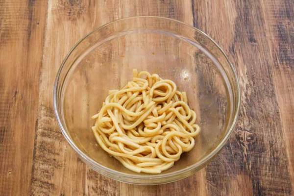 冷凍うどんと卵を使う『油うどん』のレシピに「無限にいける！」「来週作ります」