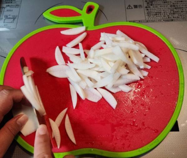 キムチの容器、捨てるだけ？　活用法に「頭いい」「試したくなる」