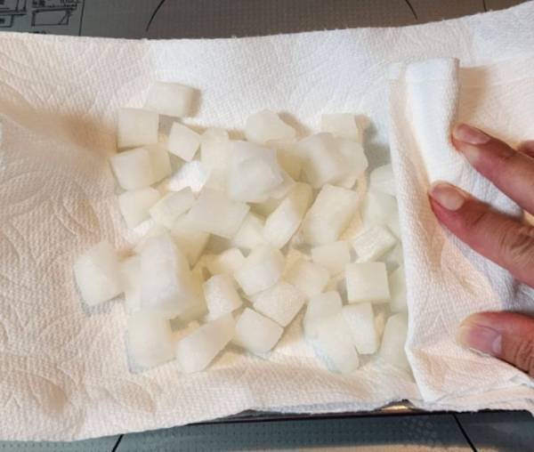 キムチの容器、捨てるだけ？　活用法に「頭いい」「試したくなる」