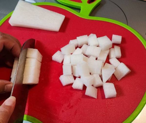 キムチの容器、捨てるだけ？　活用法に「頭いい」「試したくなる」