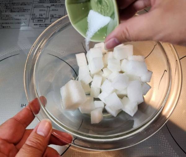 キムチの容器、捨てるだけ？　活用法に「頭いい」「試したくなる」