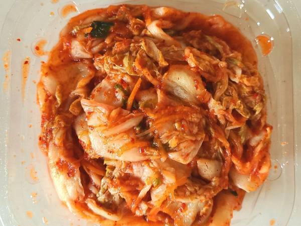 キムチの容器、捨てるだけ？　活用法に「頭いい」「試したくなる」