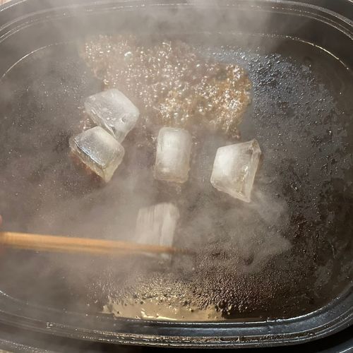 ホットプレートの焦げ付きは〇〇で落とす！　目からウロコの方法に「知らなかった」「参考になる」