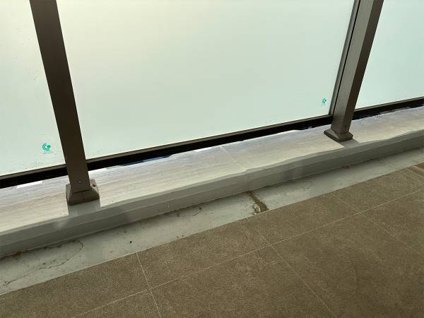 掃除機で絶対吸わないで！　ベランダにある汚れに、企業が注意喚起