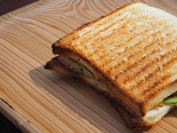ハムチーズ好きなら…？　トーストレシピに「休日のブランチ」
