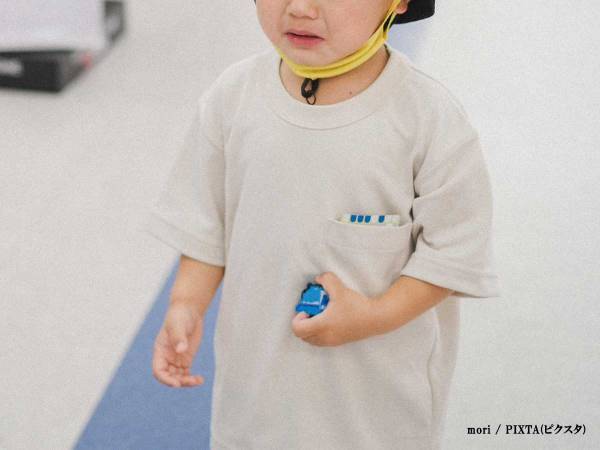 スーパーでのクスッとする話　無言で袋詰めをする母親に、男の子がしゃべりかけていると…？