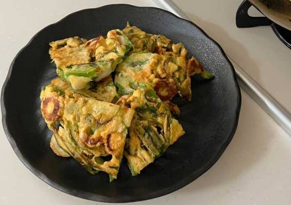 フライパンで焼くだけ？　揚げずに作れるかき揚げレシピに「めっちゃ楽」「いいこと聞いた」