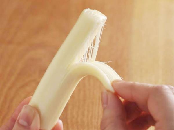 さけるチーズ、なんできれいに裂けるの？　雪印の回答に「ビックリした！」
