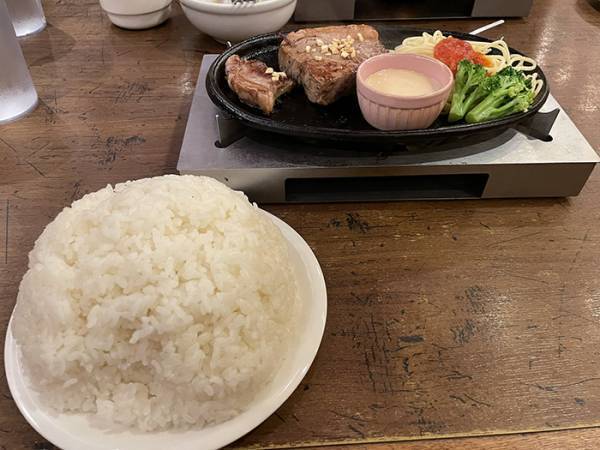 「ダイエット中なので…」　女性の写真に「麦茶吹いた」「逆、逆ー！」